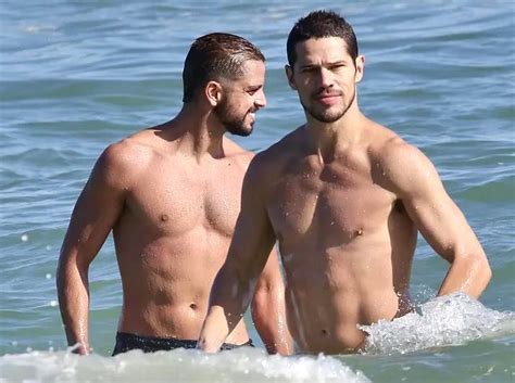 Jos Loreto E Rodrigo Simas Causando Juntos Na Praia