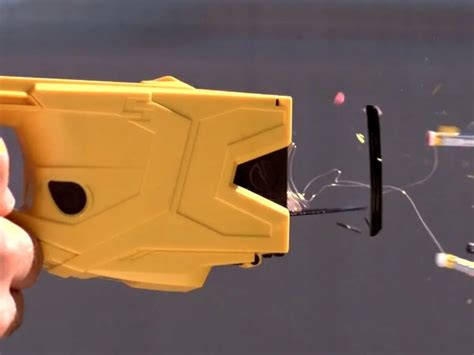 La policía de la Ciudad empezará a usar las pistolas Taser para evitar