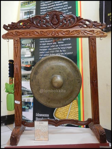 Pameran Alat Musik Tradisional Di Museum NTB JALAN JALAN MAKAN MAKAN