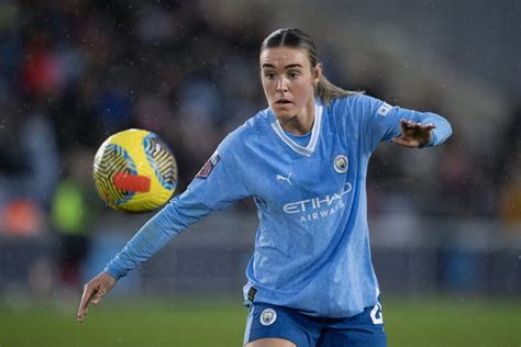 Manchester City Women Midfielder Suffers ACL Injury - Bitter and Blue