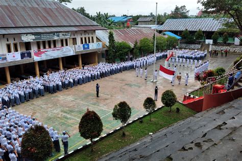 Peringati Hari Kemerdekaan RI Ke 77 Insan SMAN 5 Kendari Gelar Upacara