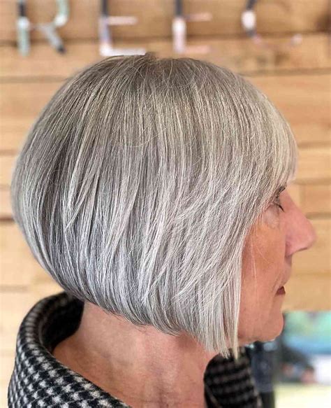 17 Flattering Short Hairstyles For Women In Their 60s With Grey Hair