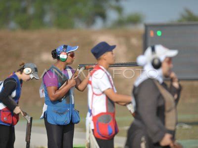 Menembak Trap Putri Antara Foto