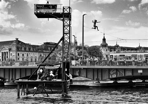 Fotos Gratis Muelle En Blanco Y Negro Gente Barco Puente Calle