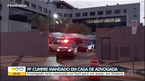 Vídeo Advogada suspeita de fornecer fuzil é alvo de operação da