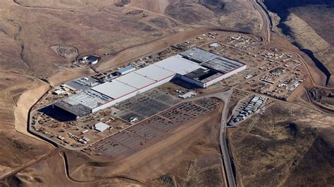 Tesla Panasonic Commence Battery Cell Production At Nevada