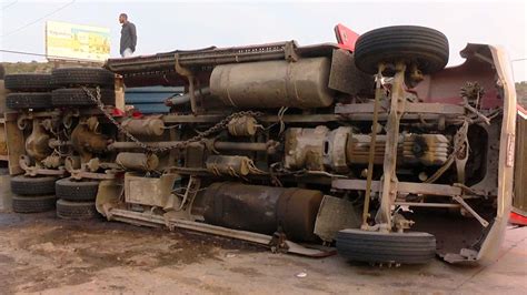 Volcadura de Tráiler Bloquea Tránsito por Más de 6 Horas en Tijuana N