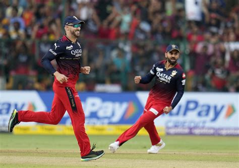 Faf Du Plessis And Virat Kohli Celebrate The Fall Of First Wicket