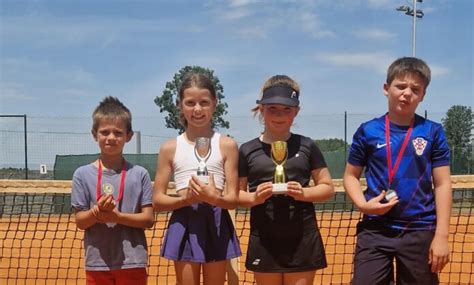 Mladi Koprivni Ki Tenisa I S Jo Jednog Turnira Vratili Se Ku I S Medaljama