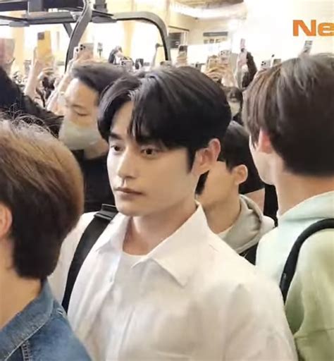 On Twitter Oh Whoever This Is Hes Fine Ass Hell