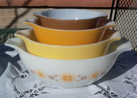 Set Of Pyrex Town And Country Cinderella Mixing Bowls With