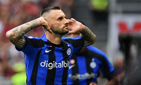 Brozovic Inter Finisce A Pesci In Faccia Tutta La Sua Follia In