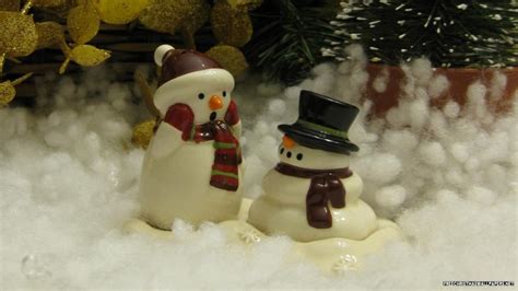 Melting Snowman - Wallpaper - FreeChristmasWallpapers.net