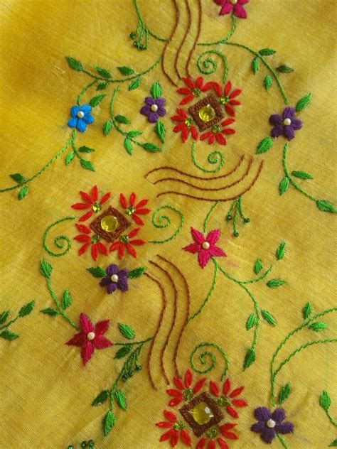 15 Pallu Embroidery Designs Collare Sartesanos Italianos