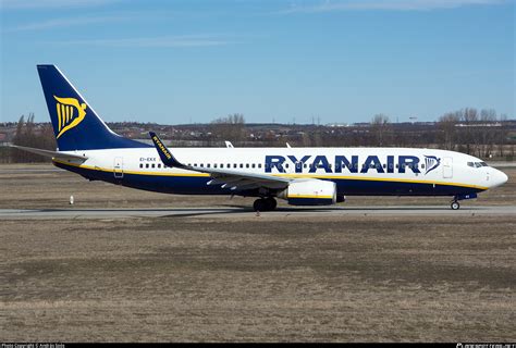 EI EKX Ryanair Boeing 737 8AS WL Photo by András Soós ID 752634