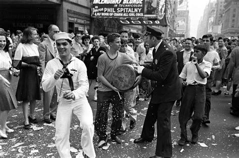 V-J Day Kiss in Times Square: Go Behind the Lens of That Famous Photo