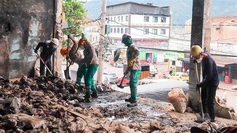 Continúan las labores de extracción de materiales y escombros en