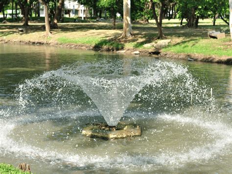 Descubre Los Beneficios De Las Fuentes Flotantes Para Estanques Y Lagos