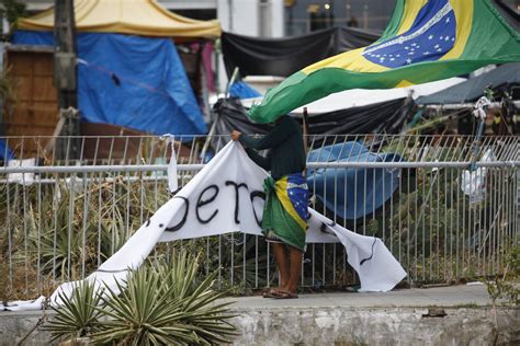 Bolsonaristas Desmontam Acampamento Em Frente A Quartel De Fortaleza