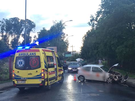 Wypadek na ul Batorego w Przemyślu Dostawca pizzy wypadł z drogi i