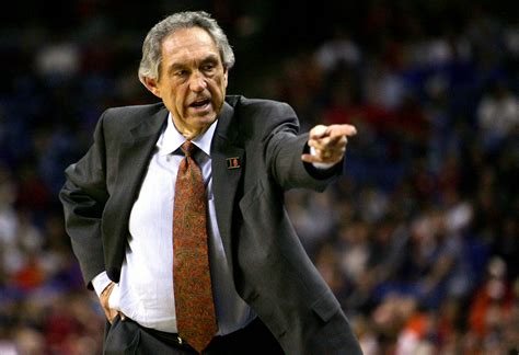 Eddie Sutton, Hall of Fame basketball coach, dies at 84