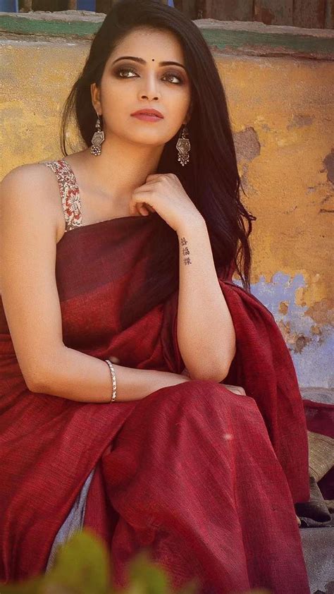 Janani Iyer Saree