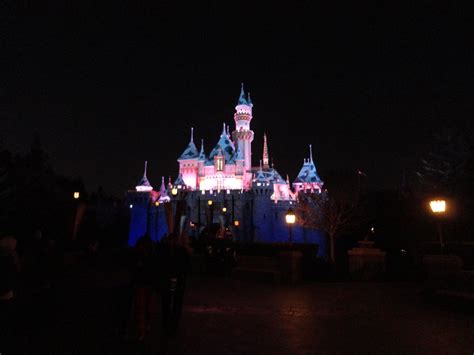 Disneyland: Disneyland Fantasyland Snow White Castle