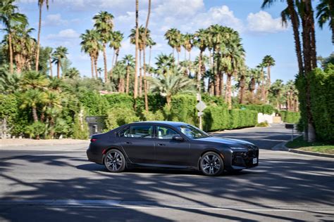 2023 Bmw I7 Proves The Future Of Luxury Is Electric Cnet