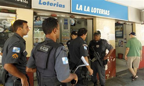 Assalto a casa lotérica termina em tiroteio em rua do Largo do Machado