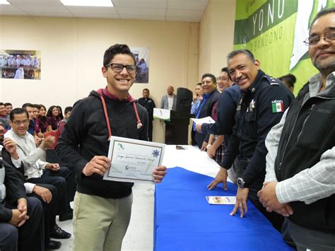 Prensa CECYTEBC SE GRADÚAN ALUMNOS DEL CECyTE BC DE PROGRAMA MI CASA