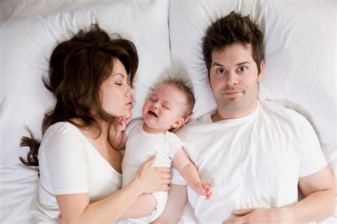 Bebê Se Espremendo E Resmungando - Bebê resmungando ao dormir, é normal?