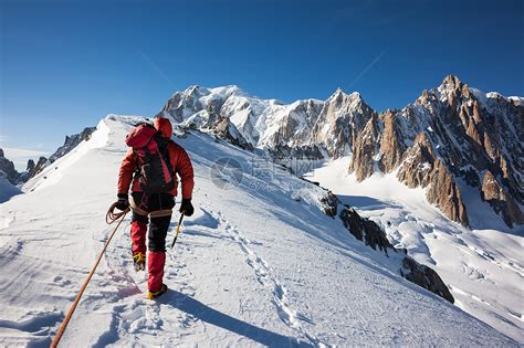 法国的勃朗峰mountaner爬上了个雪岭企业勤奋队合作高清图片下载 正版图片300686684 摄图网