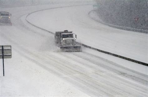 Winter Storm Hits Us East Coast Tens Of Thousands Without Power