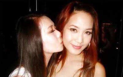Singapore Lesbos Smooching ZB Porn
