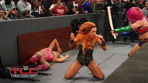 Becky Lynch Charlotte Flair And Asuka Trade Punishing Blows In