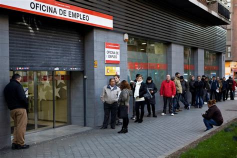 El Desempleo Bajó En 390 534 Personas En España En 2016