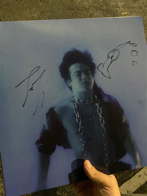 JOJI SIGNED MY VINYL AT III POINTS FESTIVAL IN MIAMI : r/PinkOmega