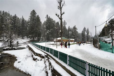 Betaab Valley in Winter - How to Reach, What to See