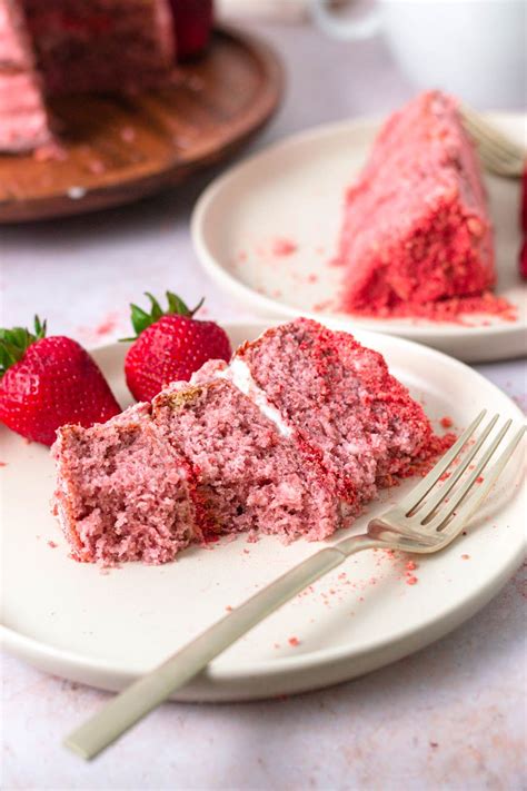 Easy Strawberry Crunch Cake Thank You Berry Much