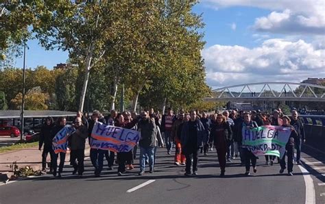 Los sindicatos desconvocan la huelga del transporte de mercancías en La