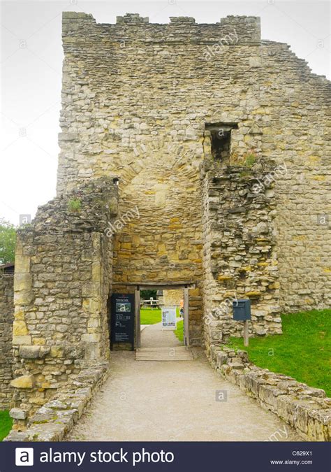 gate house entrance  pickering castle north yorkshire england