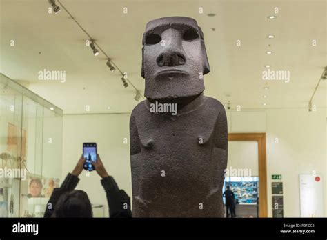 British Museum Hoa Hakananaia Hi Res Stock Photography And Images Alamy