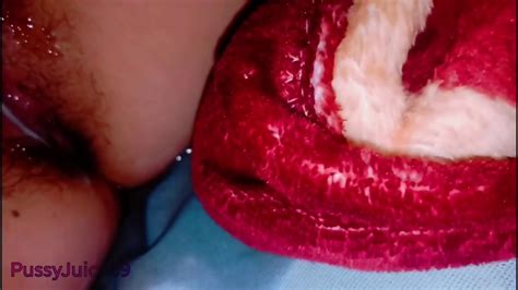 Teen Pussy With Juice Flowing