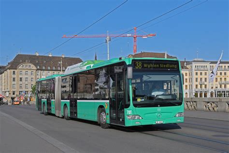 Mercedes Citaro 701 auf der Linie 38 überquert am 31 05 2023