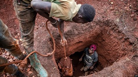 Tanzanie Mineurs Perdent La Vie Dans Un Glissement De Terrain