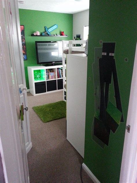 Enderman! I bought all the wall decals from amazon, they were about £45 ...