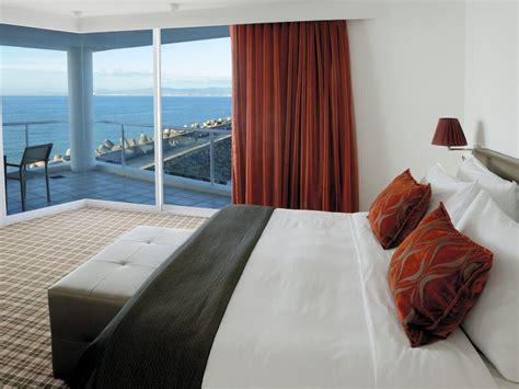 Cape Town Radisson Blu Plaza Room - Benjamin J Travel