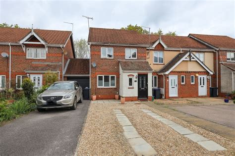 3 Bed Terraced House In Burgess Hill Rh15 8us Price £410000 Ref