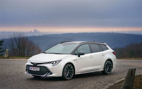 Test Toyota Corolla Touring Sports 20 Hybrid Cooler Streber