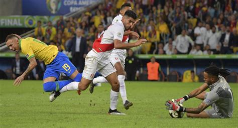 Árbitro Chileno Roberto Tobar Explicó La Jugada Del Penal De Zambrano A Everton Futbol Perucom